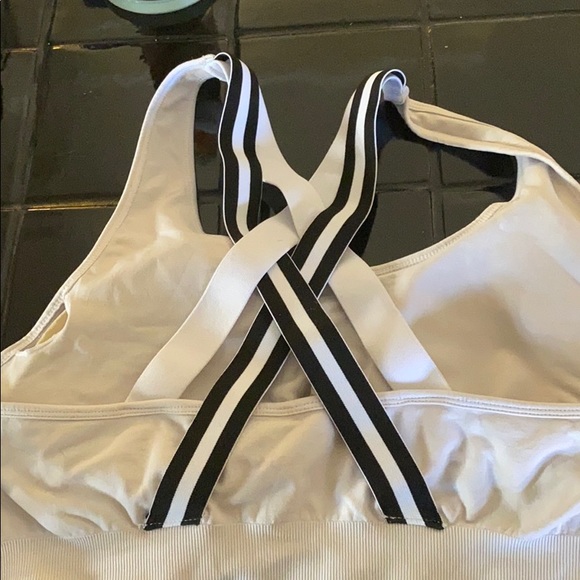 criss cross work out bra - Picture 2 of 3